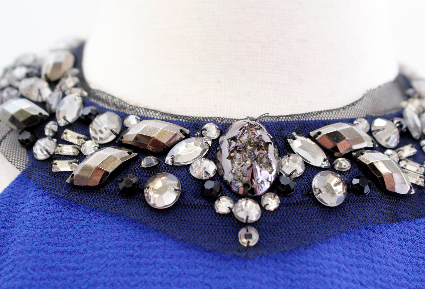 BCBG Max Azria Viviane Blue Beaded Collar Halter Evening Dress Formal Gown Sz 2