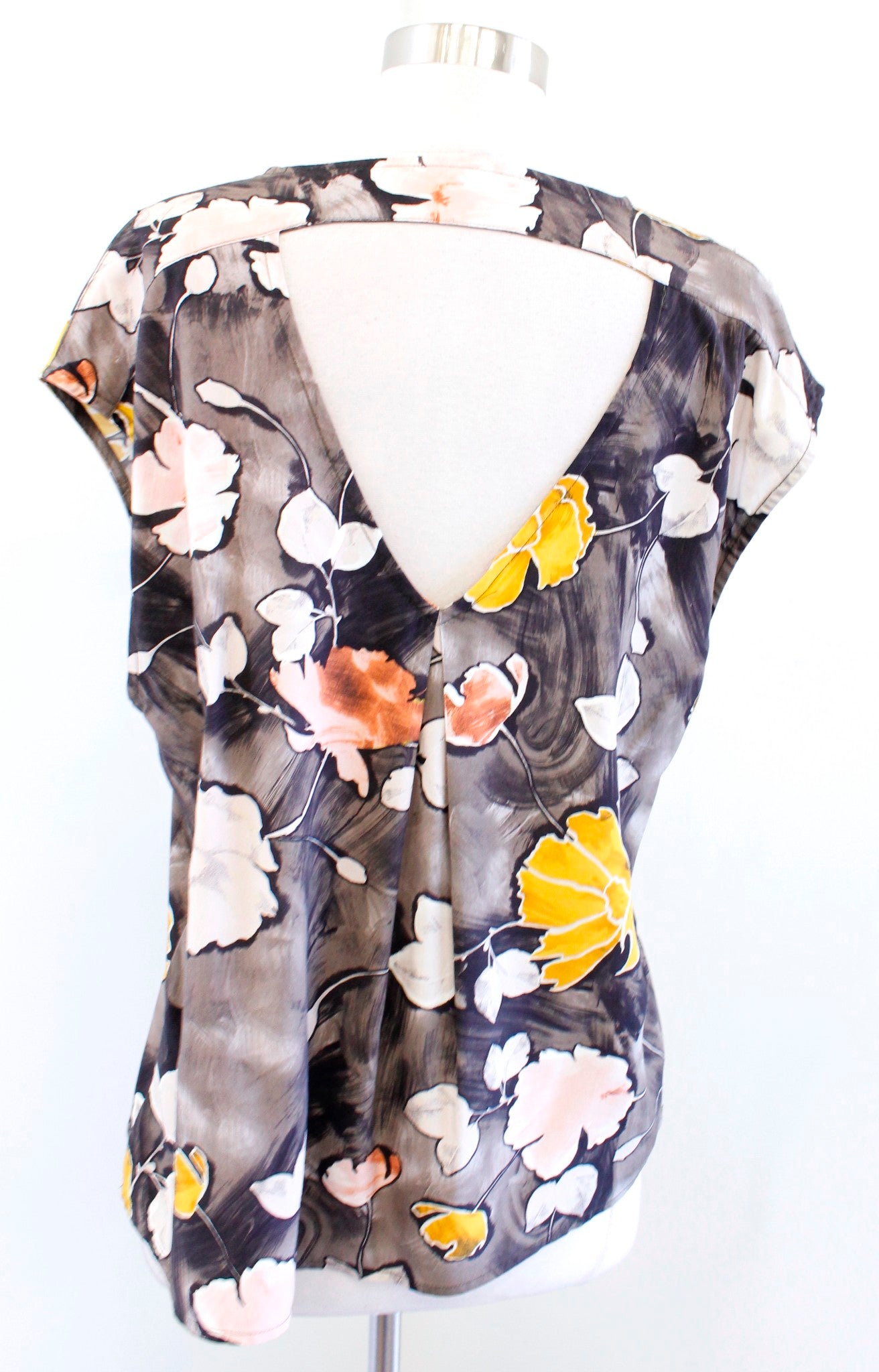 The Odells Abstract Floral Print V Neck Open Back Top Blouse Size S Gray Brown