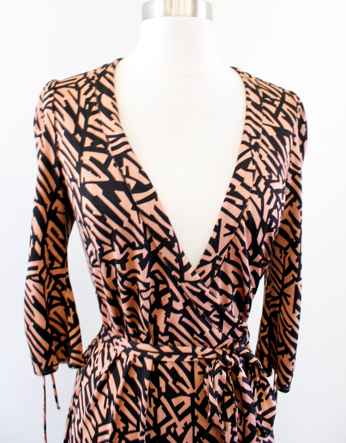 Diane Von Furstenberg Tiger Lily Brown Black Printed Silk Wrap Dress Size 4