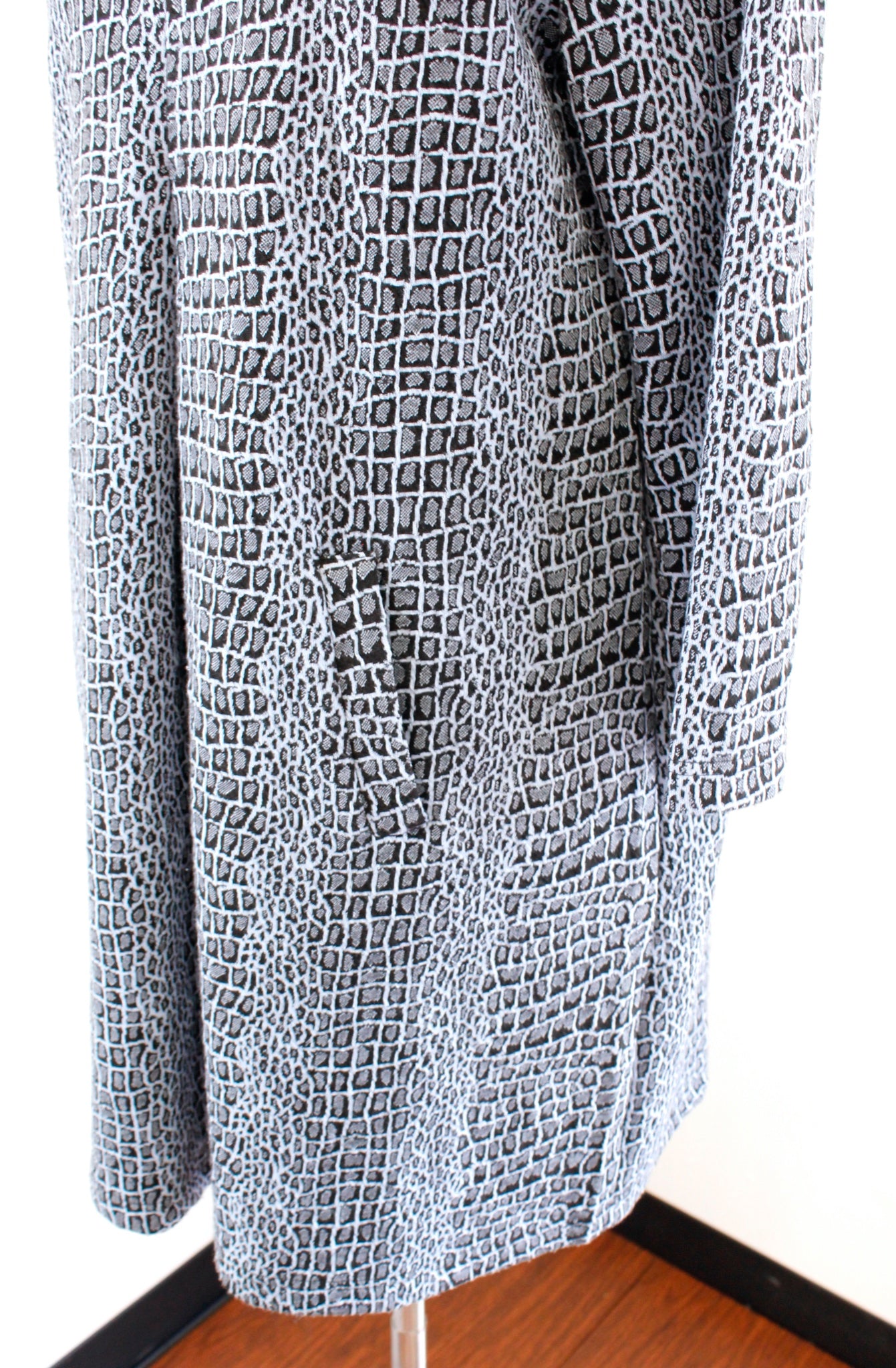 Tyler Boe Blue Black Snakeskin Animal Print Knit Cowl Neck Shift Dress Size L