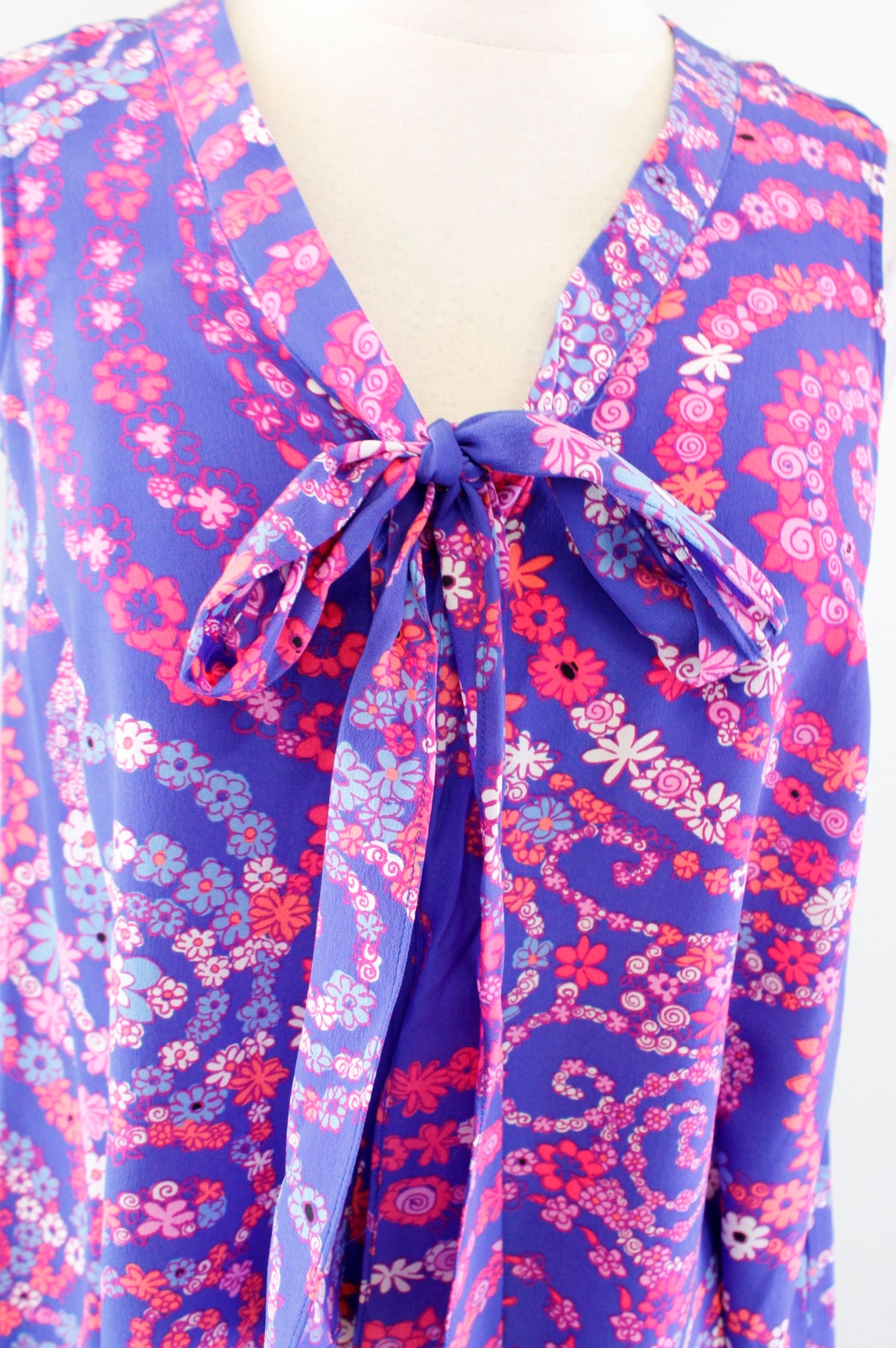 Lilly Pulitzer Raleigh Silk Tie Neck Tank Top Blouse SIze XS Secret Snail Blue