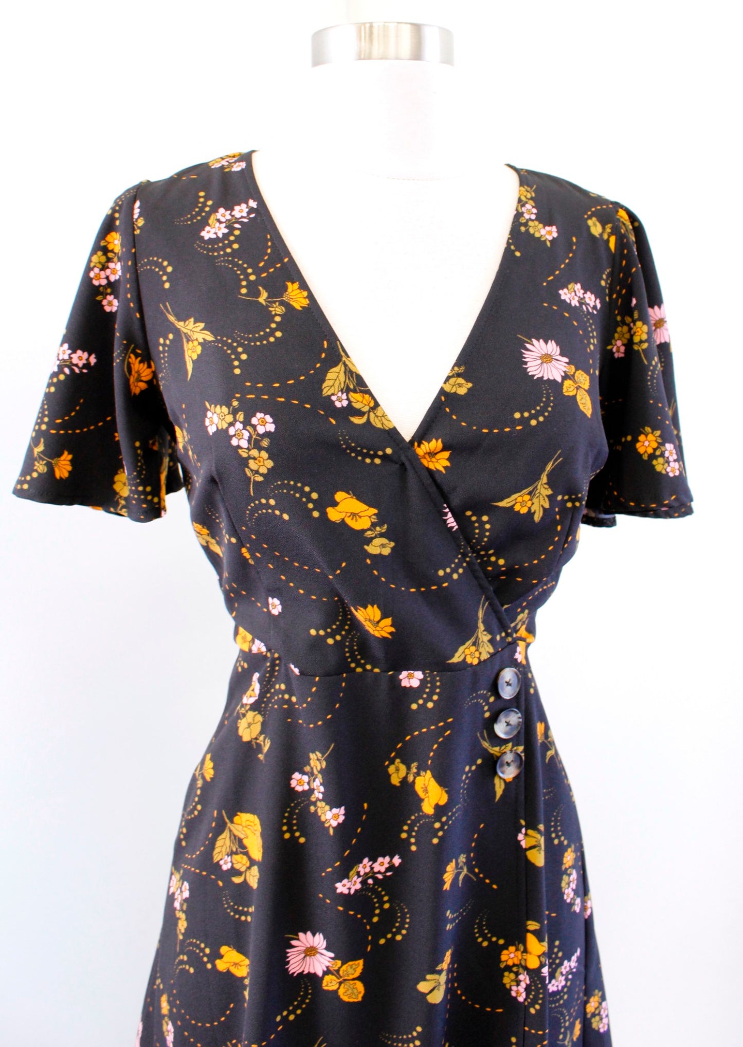 Modcloth Black Floral Print Short Sleeve A Line Faux Wrap Dress Size 0 Orange
