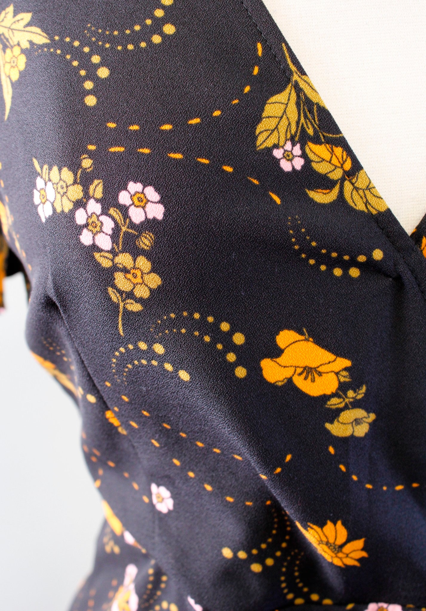 Modcloth Black Floral Print Short Sleeve A Line Faux Wrap Dress Size 0 Orange