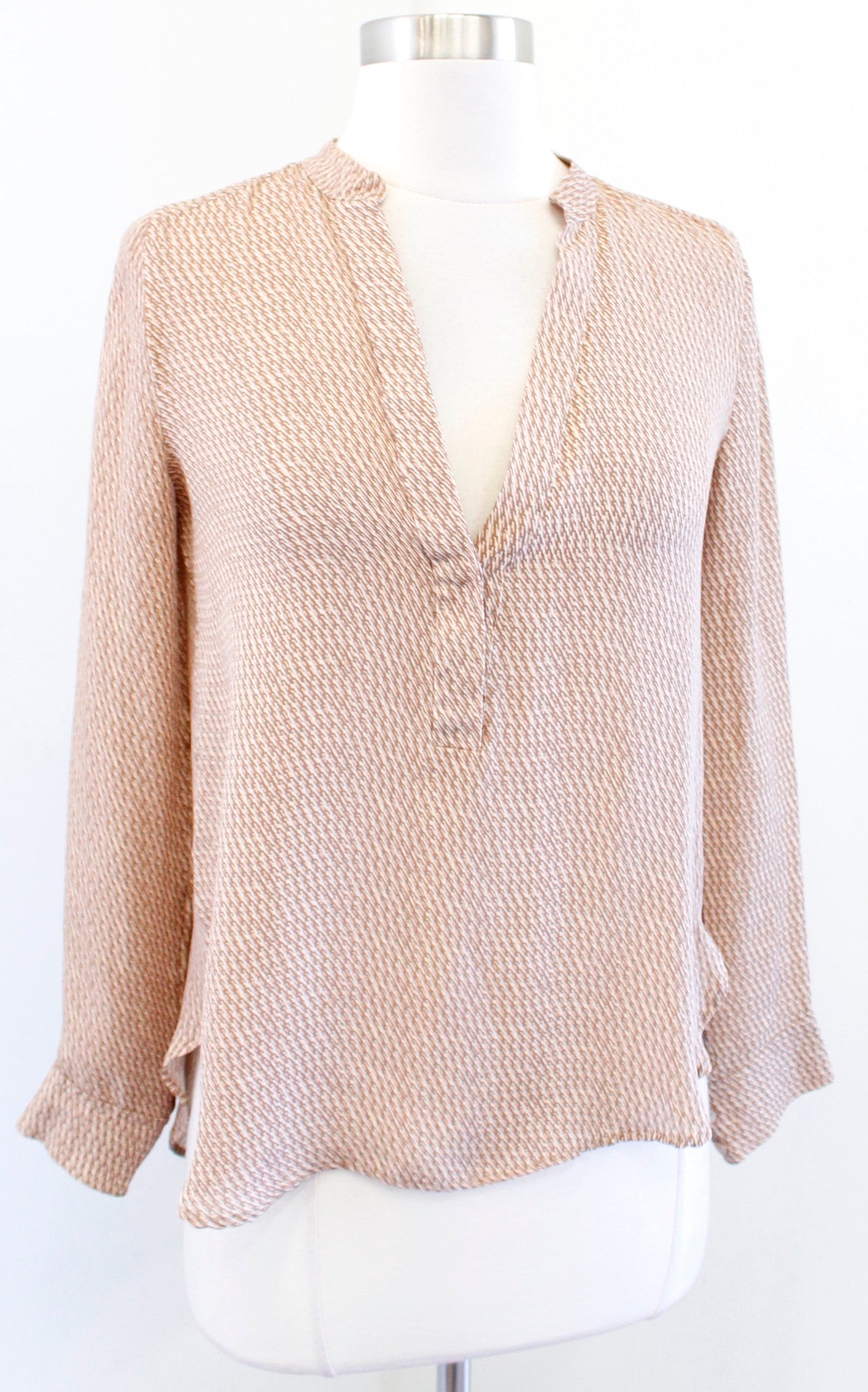 VINCE Tan Brown Diagonal Print Silk Placket Blouse Top Size 0 Geometric V Neck