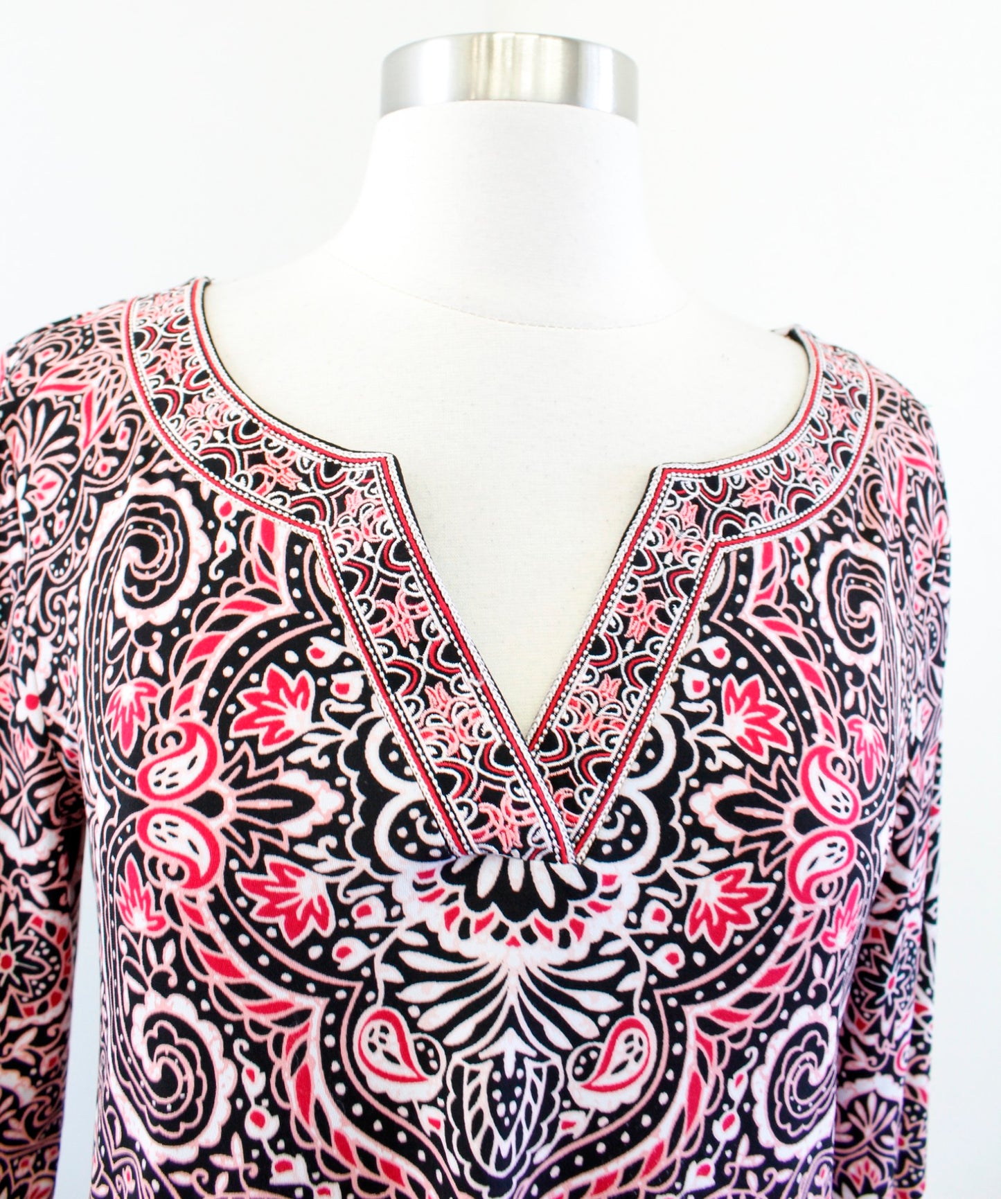 White House Black Market Red Paisley Print Embroidered Trim Knit Shift Dress S
