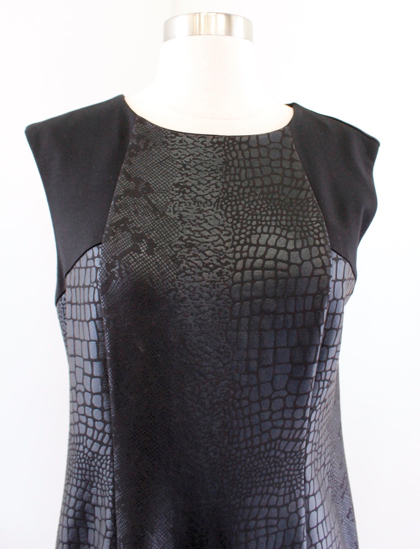 NWT Chicos Black Ponte Embossed Snakeskin Print Jackie Dress Size 0 Sleeveless