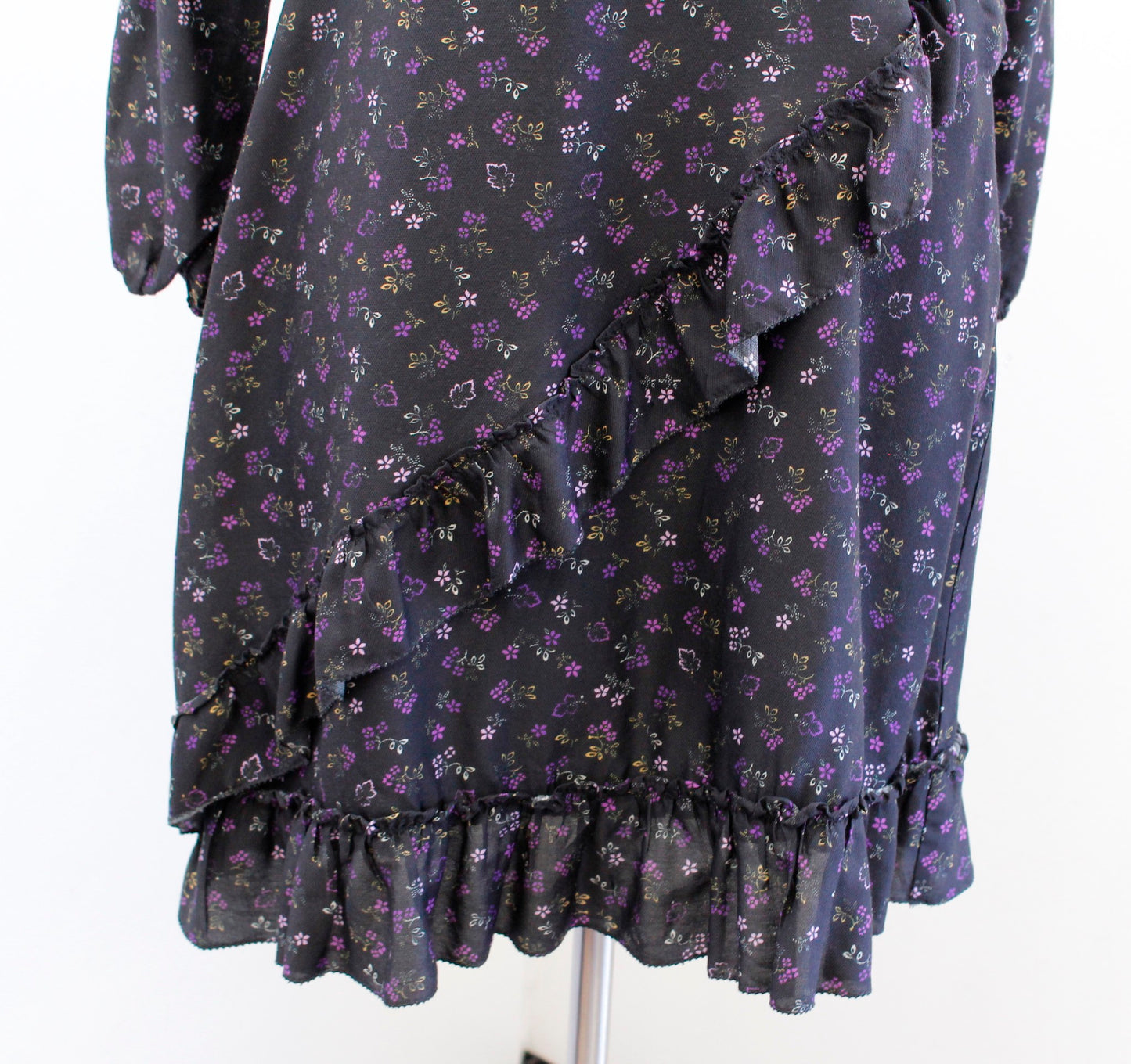 J McLaughlin Sonny Black Purple Floral Print Ruffle Faux Wrap Dress Size 2 Silk