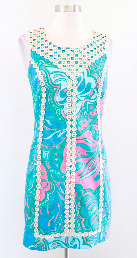 Lilly Pulitzer Macfarlane Lilly Lounge Print Shift Dress Size 2 Metallic Lace