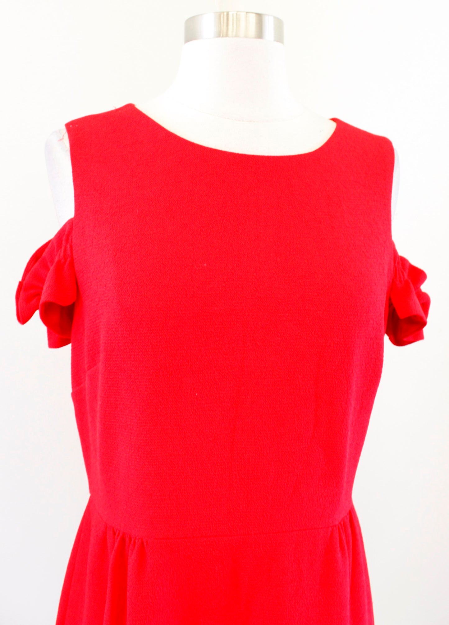 Tahari ASL Levine Red Crepe Ruffle Cold Shoulder Sheath Dress Size 6 Casual