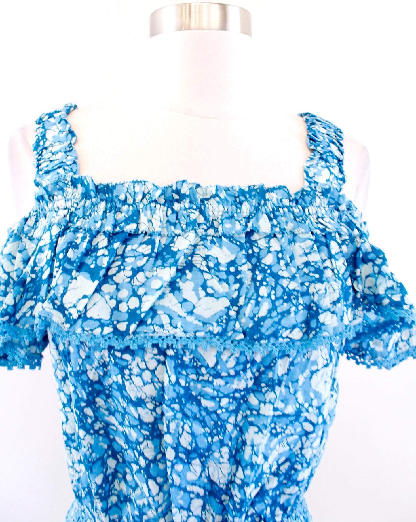 NWT House of Harlow Martine Blue Printed Smocked Cold Shoulder Top Blouse XS