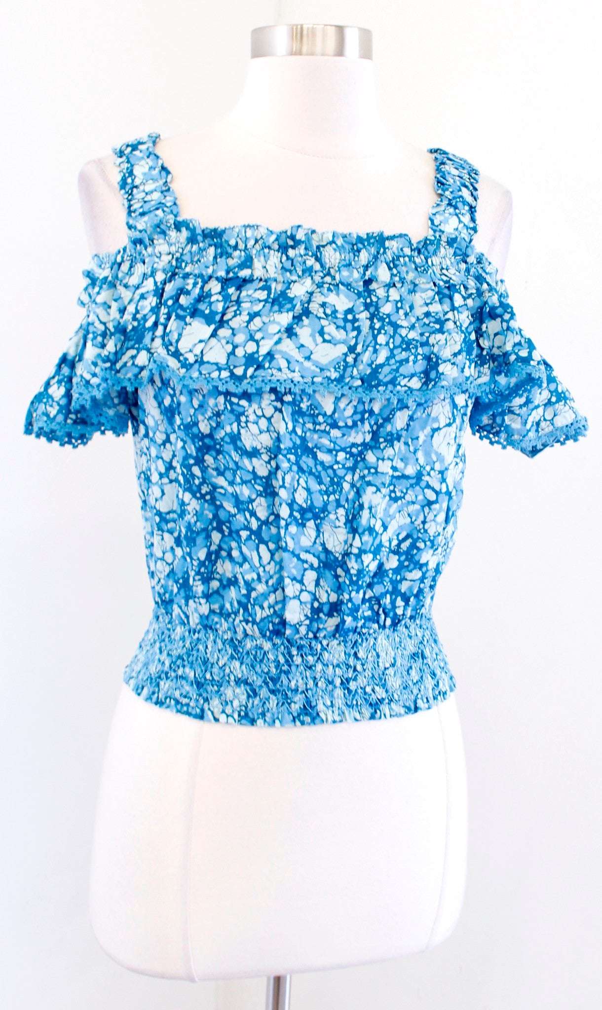 NWT House of Harlow Martine Blue Printed Smocked Cold Shoulder Top Blouse XS