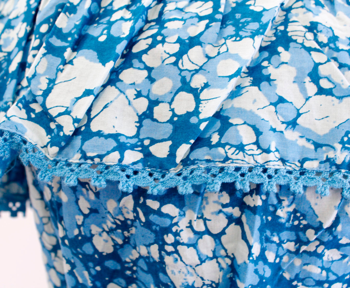 NWT House of Harlow Martine Blue Printed Smocked Cold Shoulder Top Blouse XS