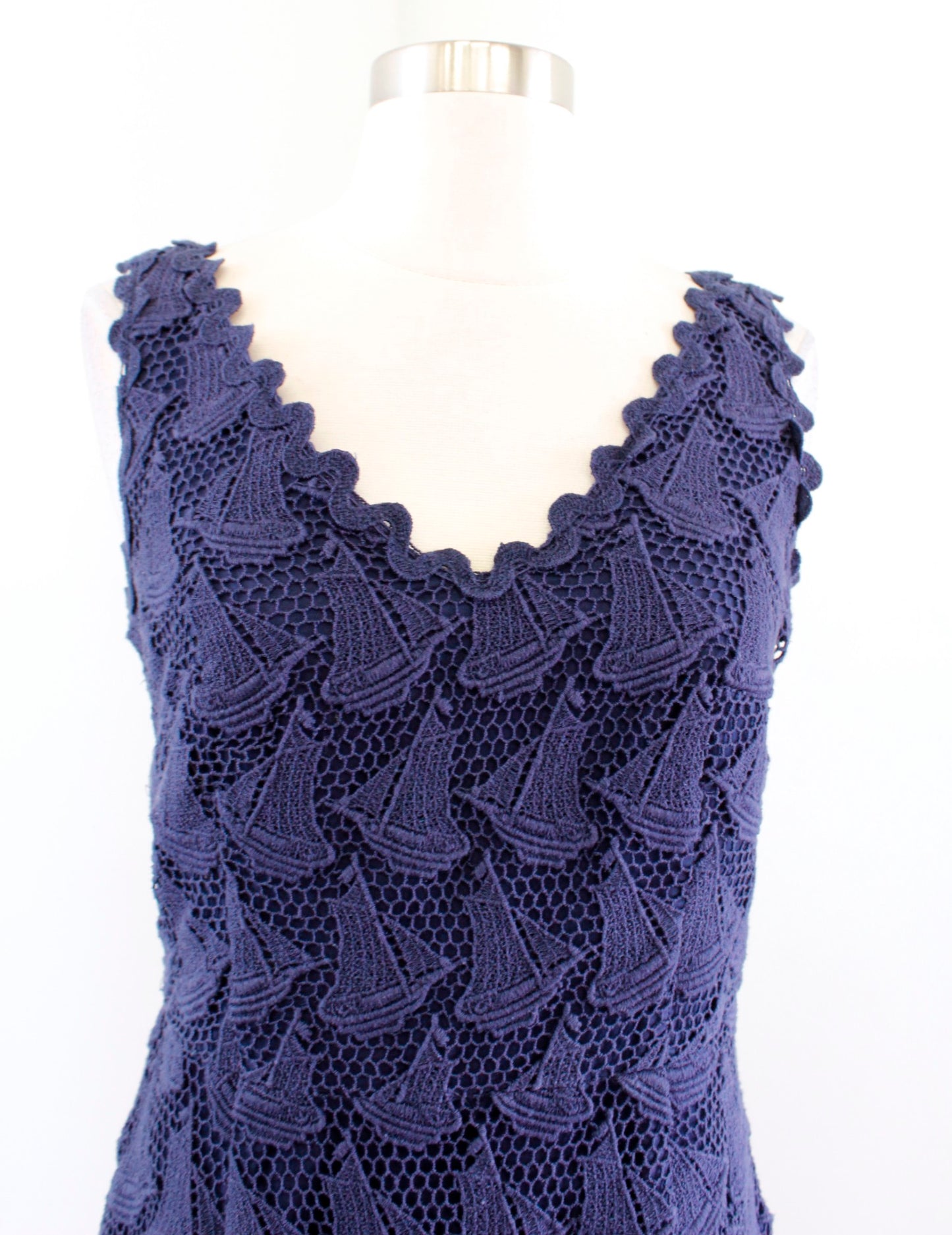 Lilly Pulitzer Reeve Navy Blue Sailboat Lace Sheath Dress Size 4 V Neck Nautical