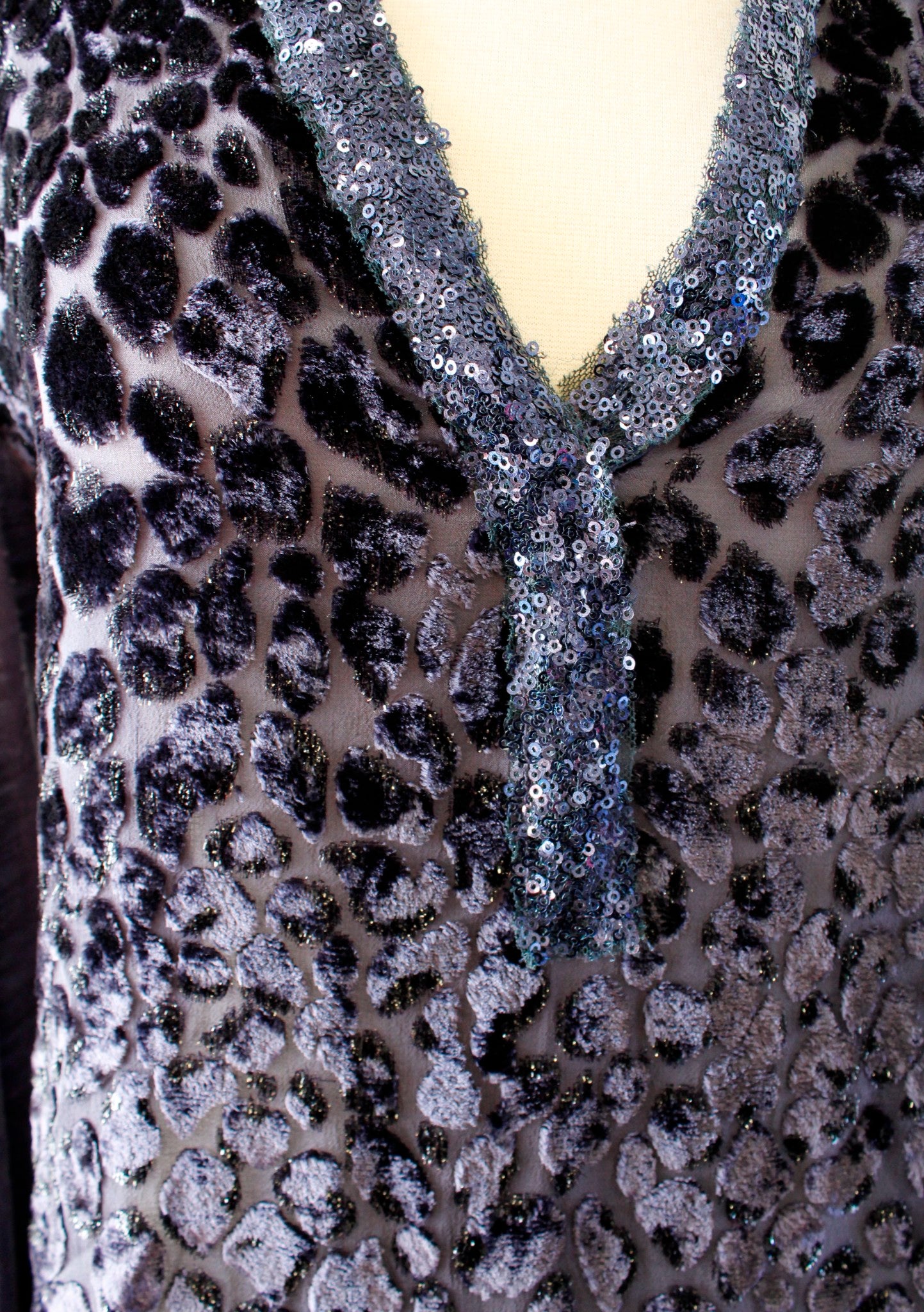 Tiny Anthropologie Vaha Navy Blue Burnout Velvet Leopard Top Blouse Sz M Sequin