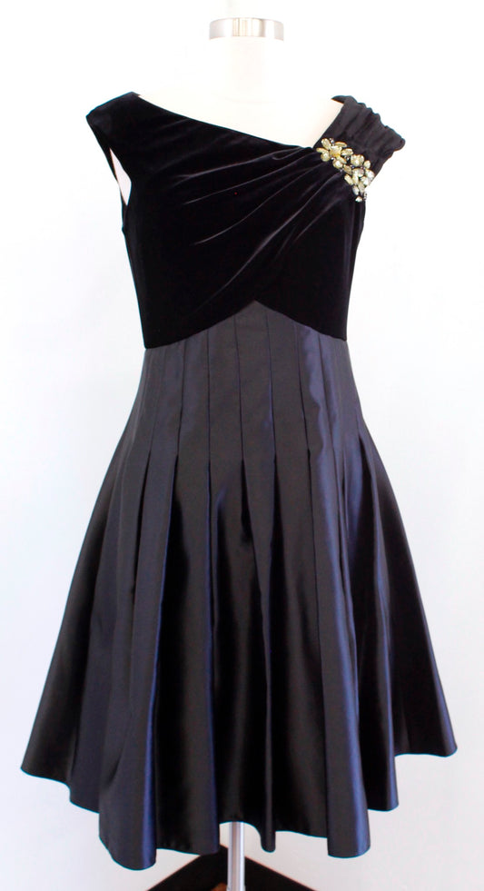 Eliza J Black Velvet Contrast Pleated Fit and Flare Cocktail Evening Dress Sz 6