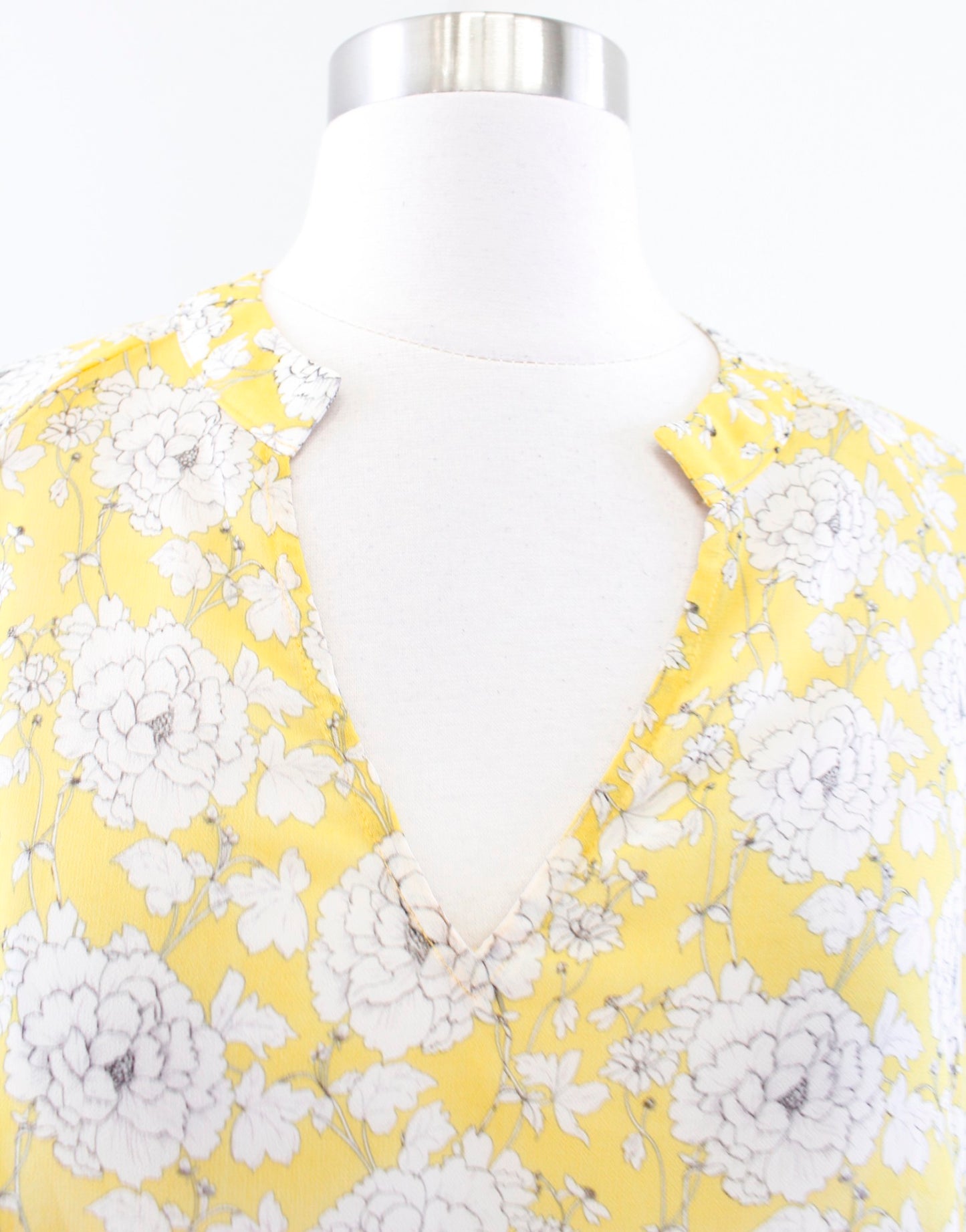 CAbi Amelia Yellow Floral Print Gathered Top Blouse Size XS Style 5173