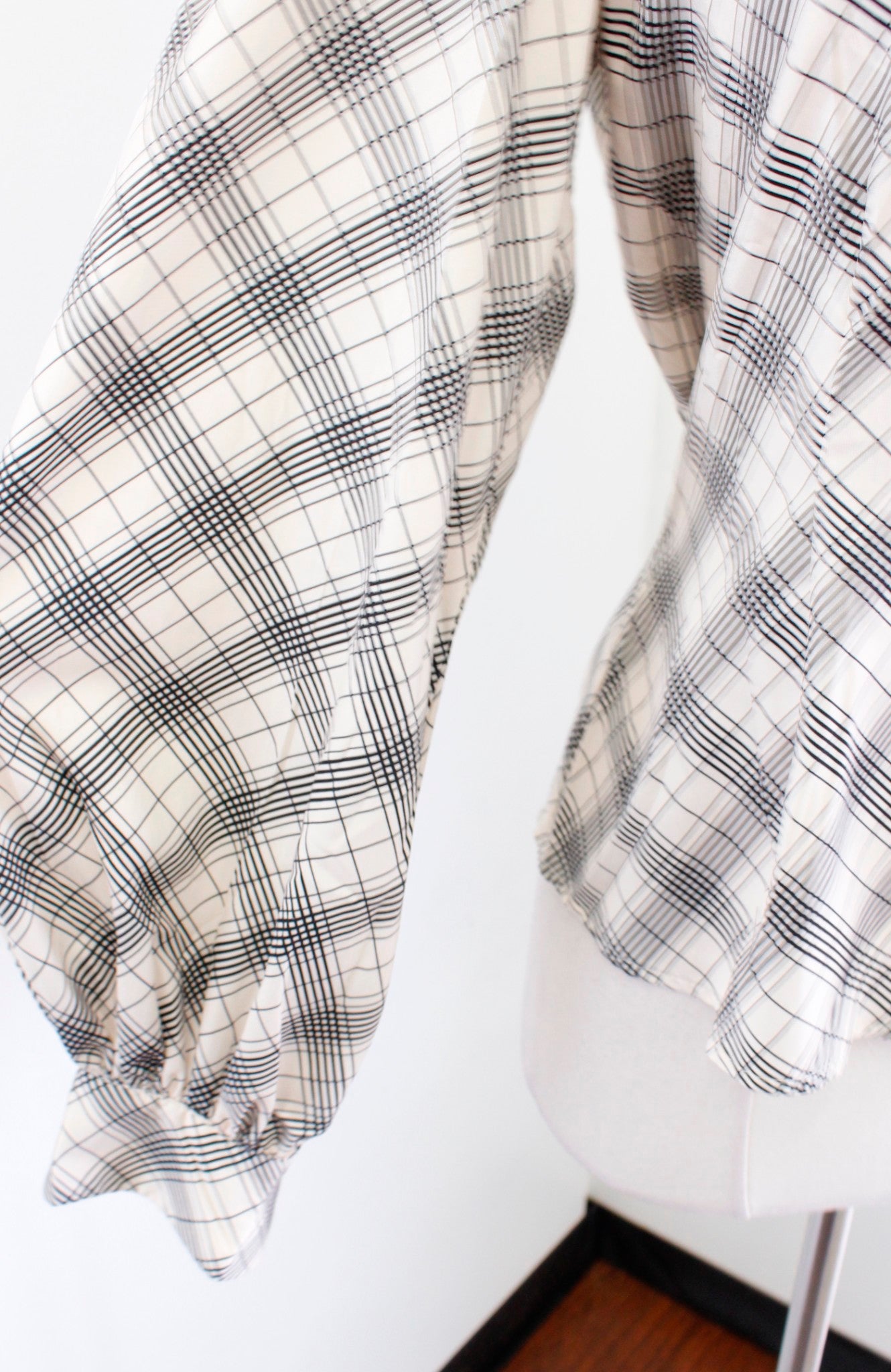Unique Vintage Cream Black Plaid Ruffle Button Front Shirt Blouse Retro Sz M 6 8 Long Sleeve