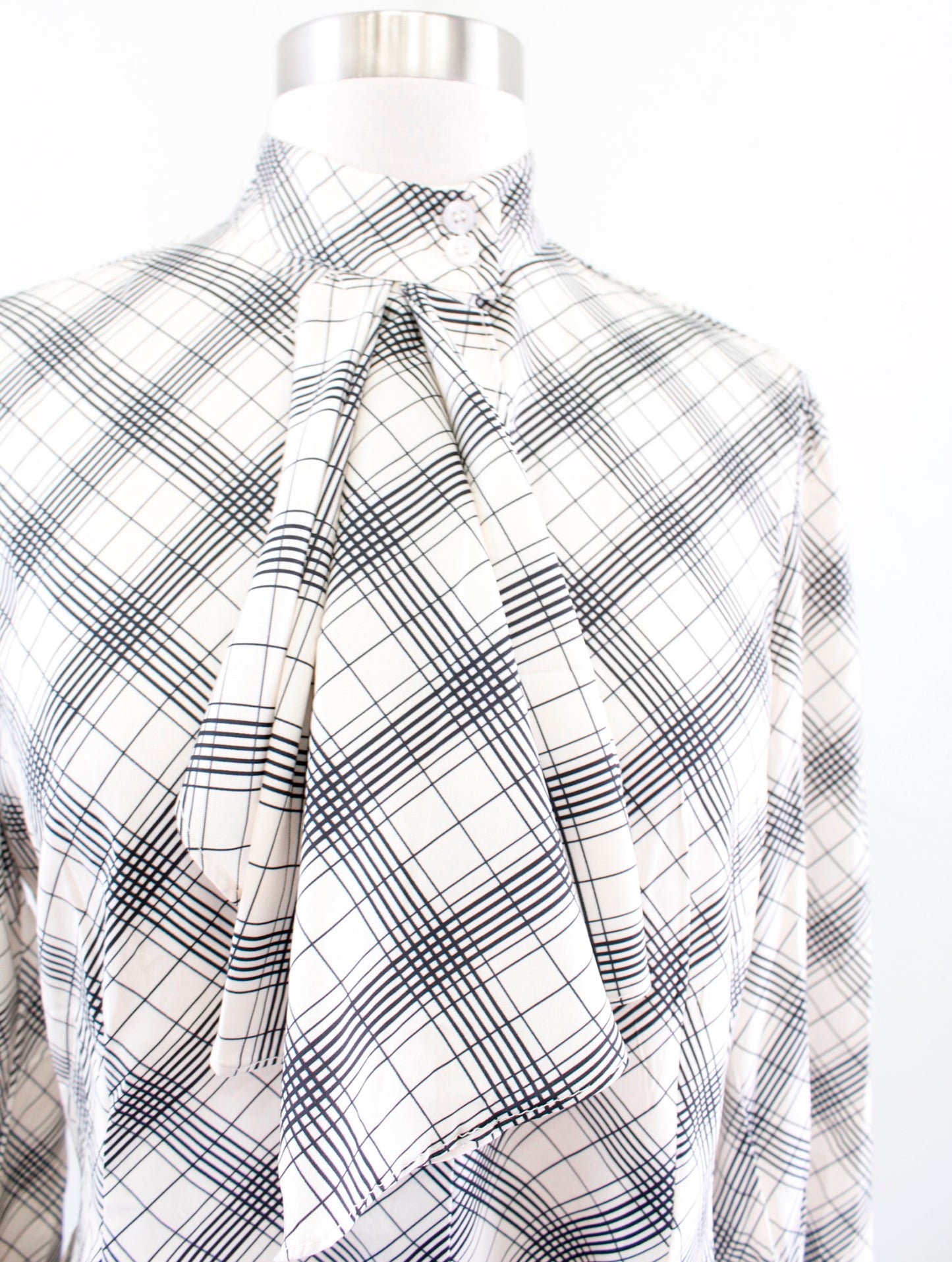 Unique Vintage Cream Black Plaid Ruffle Button Front Shirt Blouse Retro Sz M 6 8 Long Sleeve