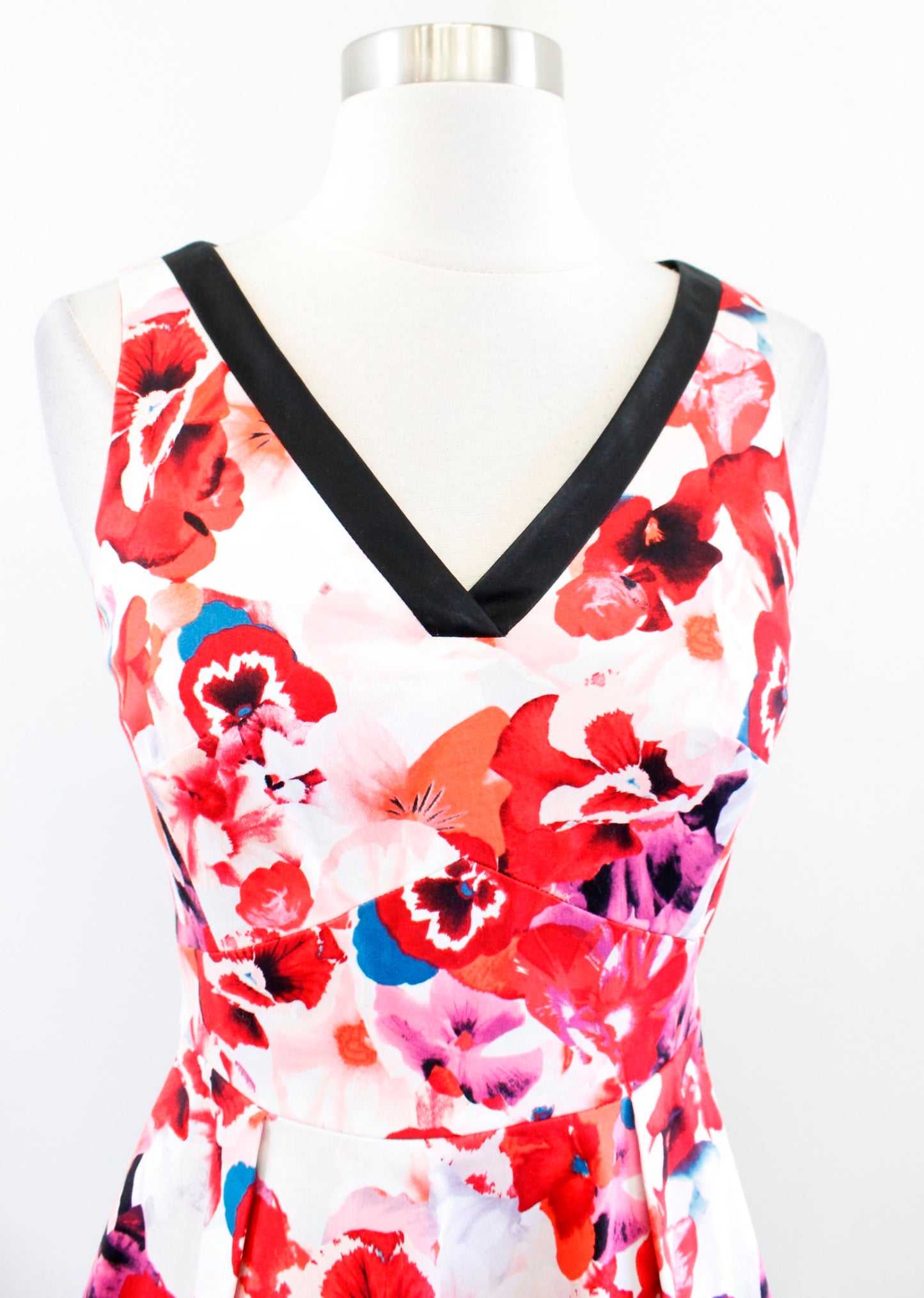 NWT Karen Millen Limited Edition Red Floral Fit and Flare Dress Size US 4 V Neck