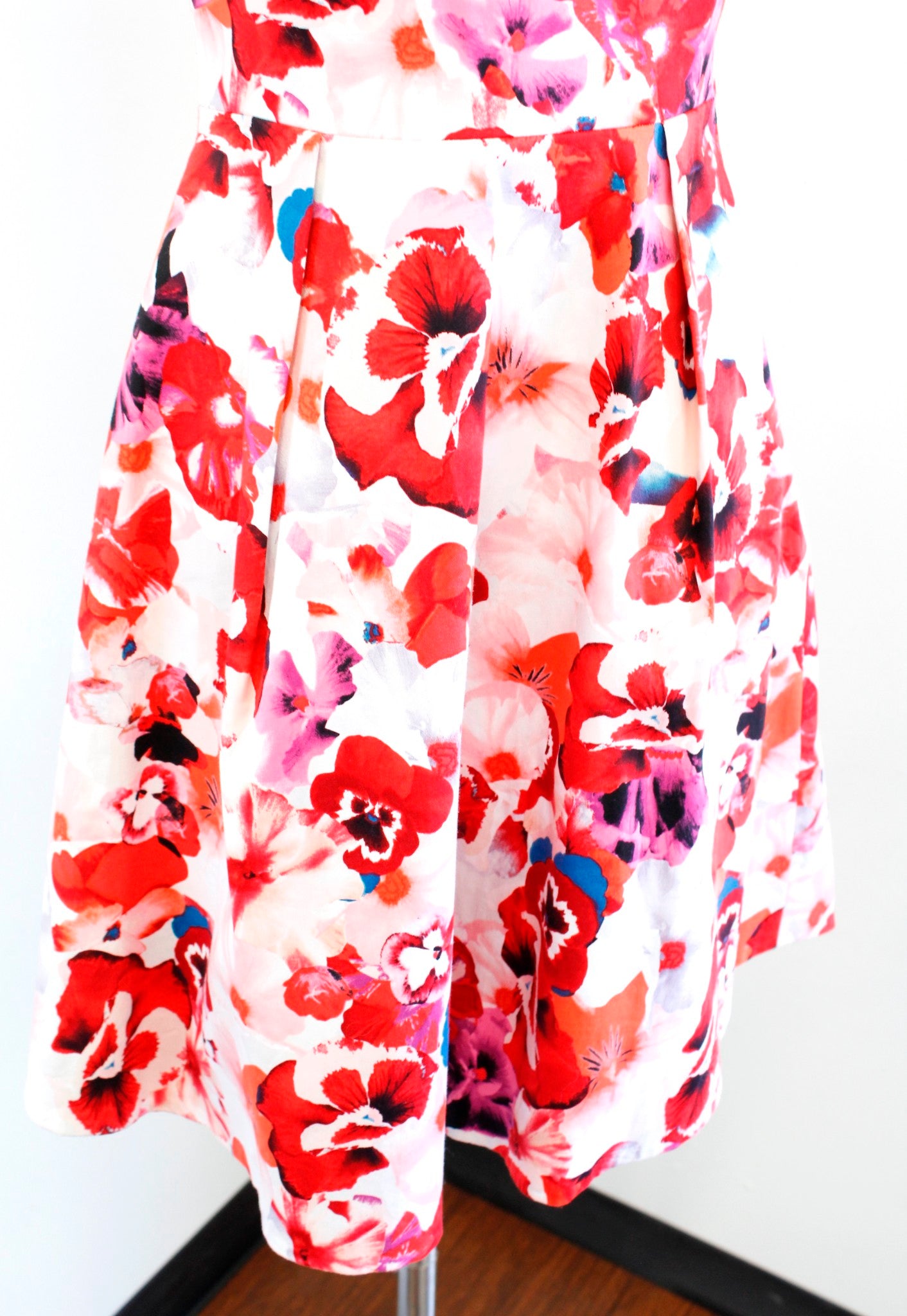 NWT Karen Millen Limited Edition Red Floral Fit and Flare Dress Size US 4 V Neck