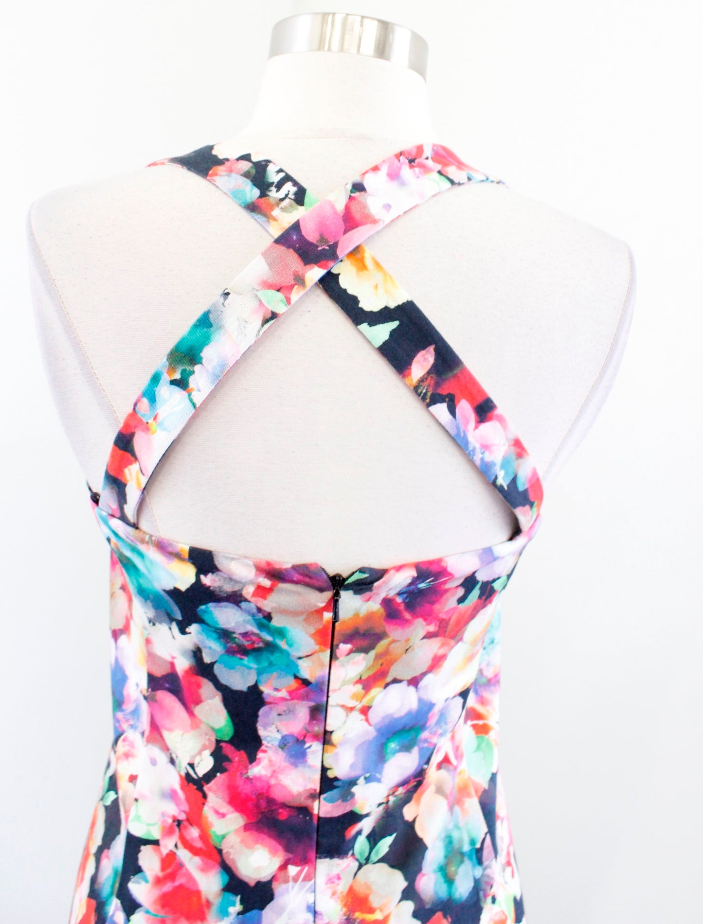 Black Halo Bryson Floral Print Cross Back Strappy Sheath Dress Size 4 Cocktail